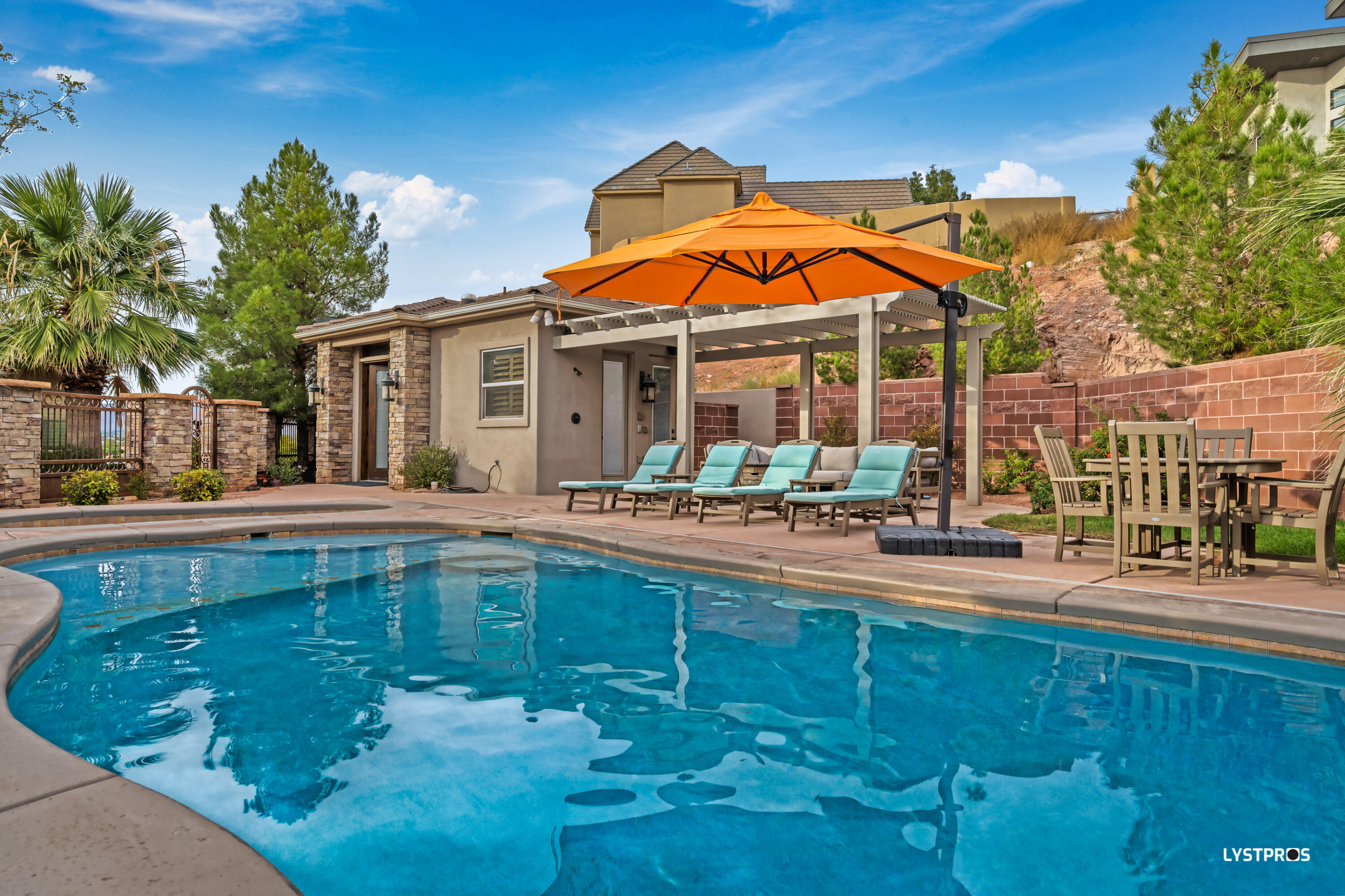 SHADOW MOUNTAIN TOWNHOMES - Residential