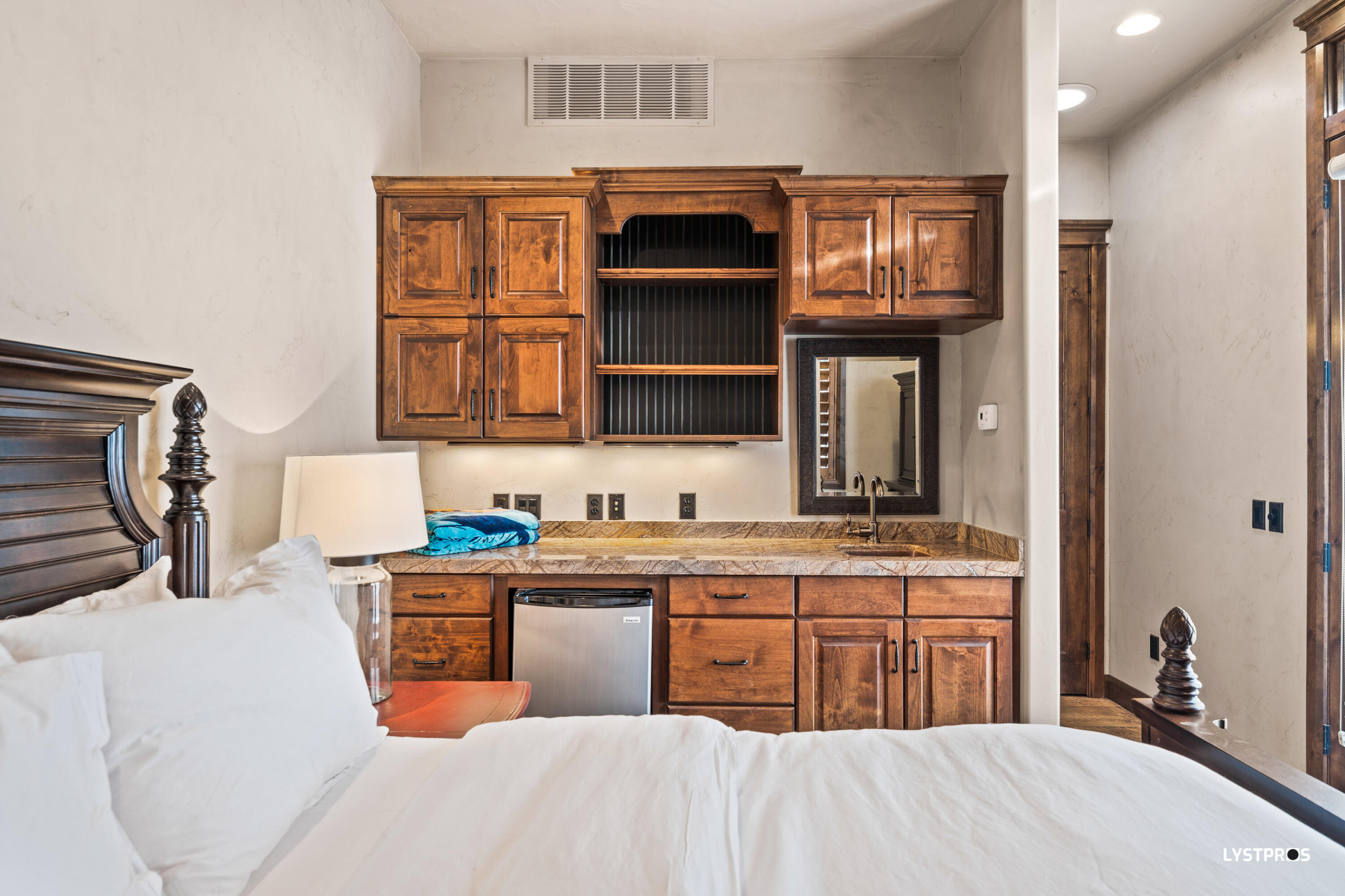 SHADOW MOUNTAIN TOWNHOMES - Residential