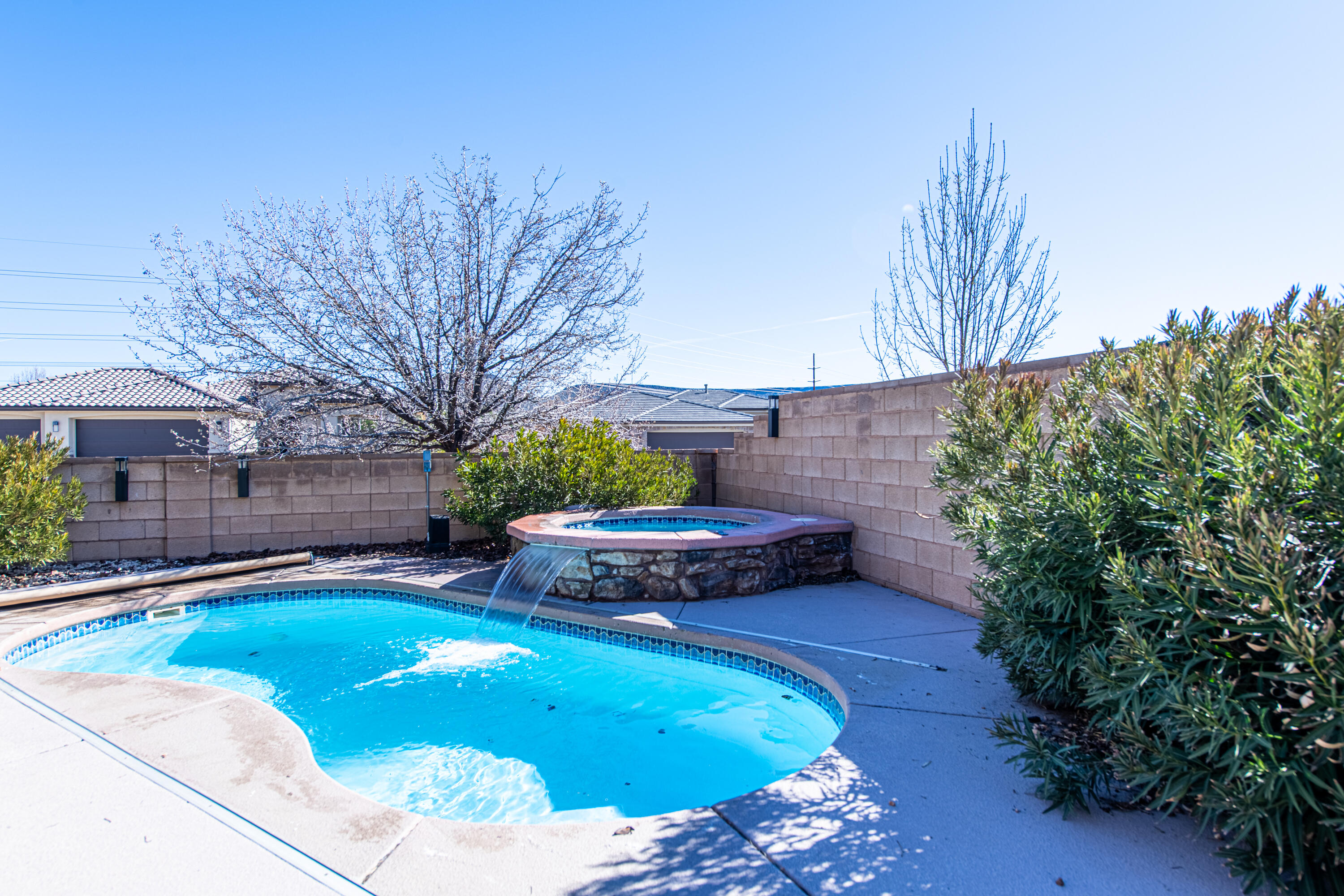 TWIN CREEKS AT STONEBRIDGE - Residential