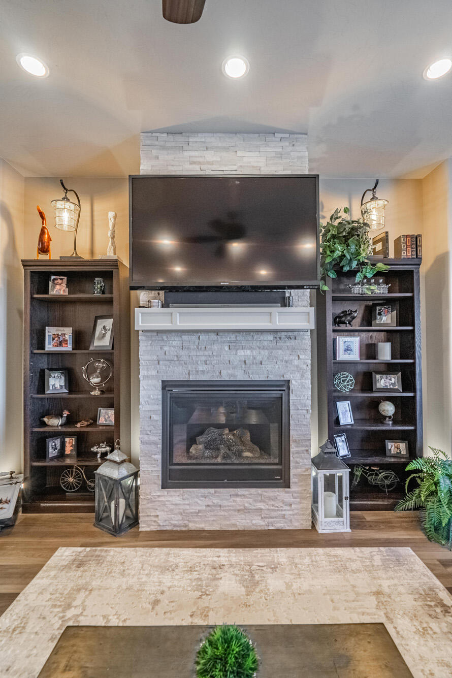 CROSS ROADS AT STUCKI FARMS - Residential