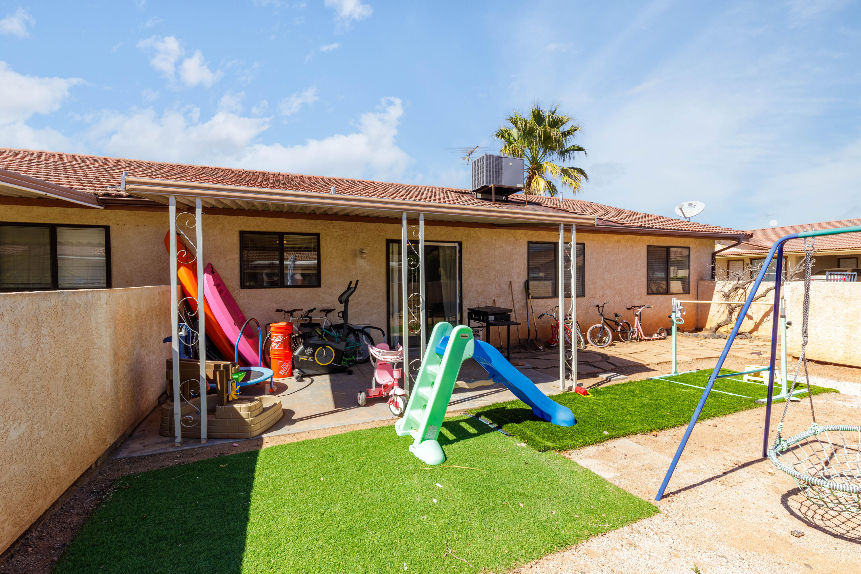 SPANISH PALMS TOWNHOMES - Residential