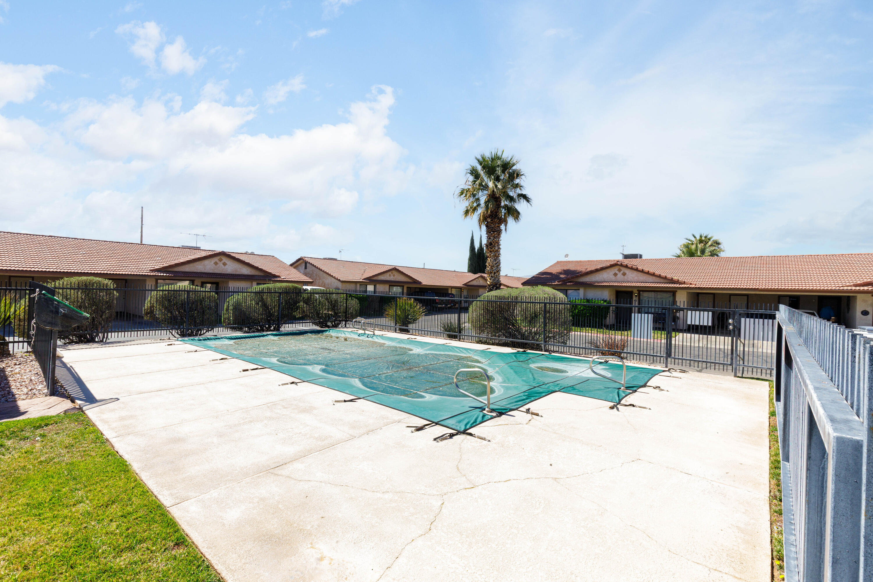 SPANISH PALMS TOWNHOMES - Residential