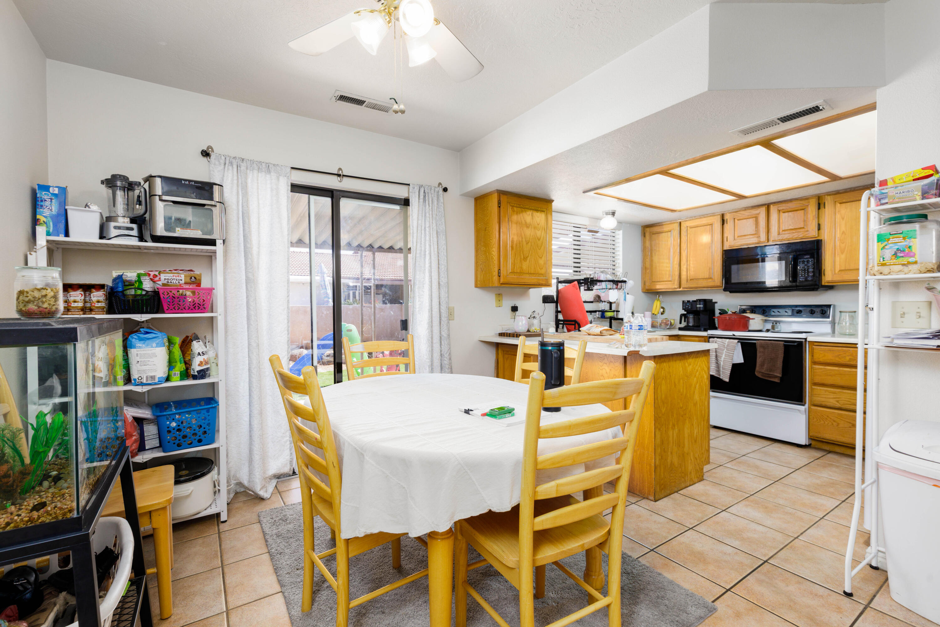 SPANISH PALMS TOWNHOMES - Residential