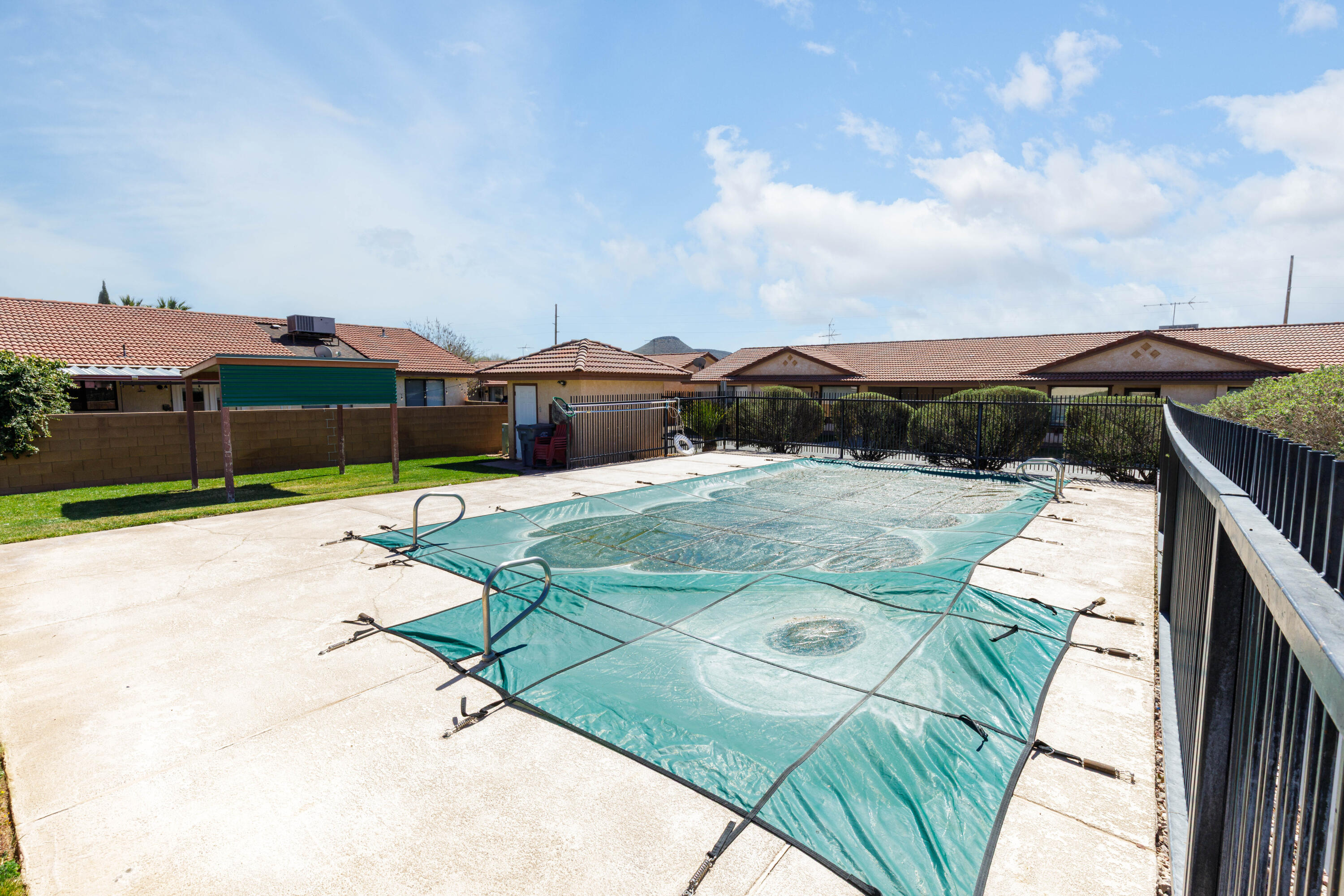 SPANISH PALMS TOWNHOMES - Residential