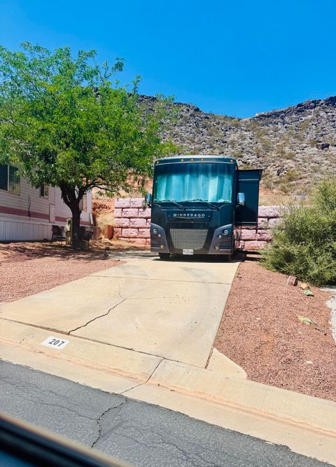 Photo of 840 N Twin Lakes DR, Saint George, UT 84770 (MLS # 26-273416)