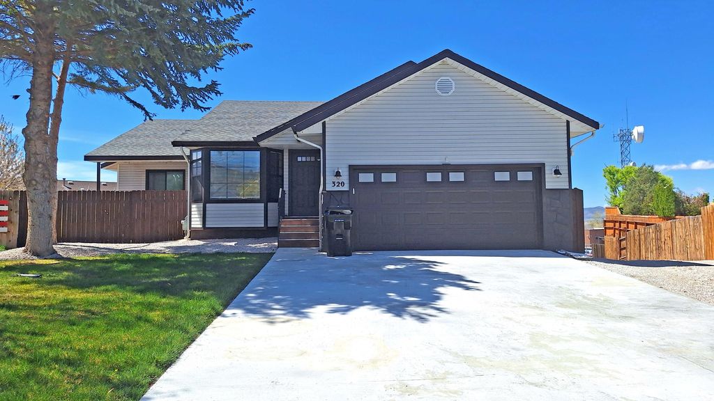 Photo of 320 E 2100 NORTH CIR, Cedar City, UT 84721 (MLS # 26-271308)