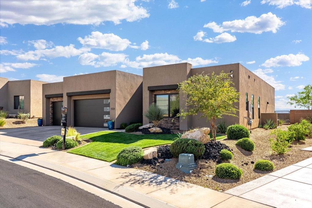 Photo of 1559 W Firepit Knoll DR, Saint George, UT 84770 (MLS # 26-277326)