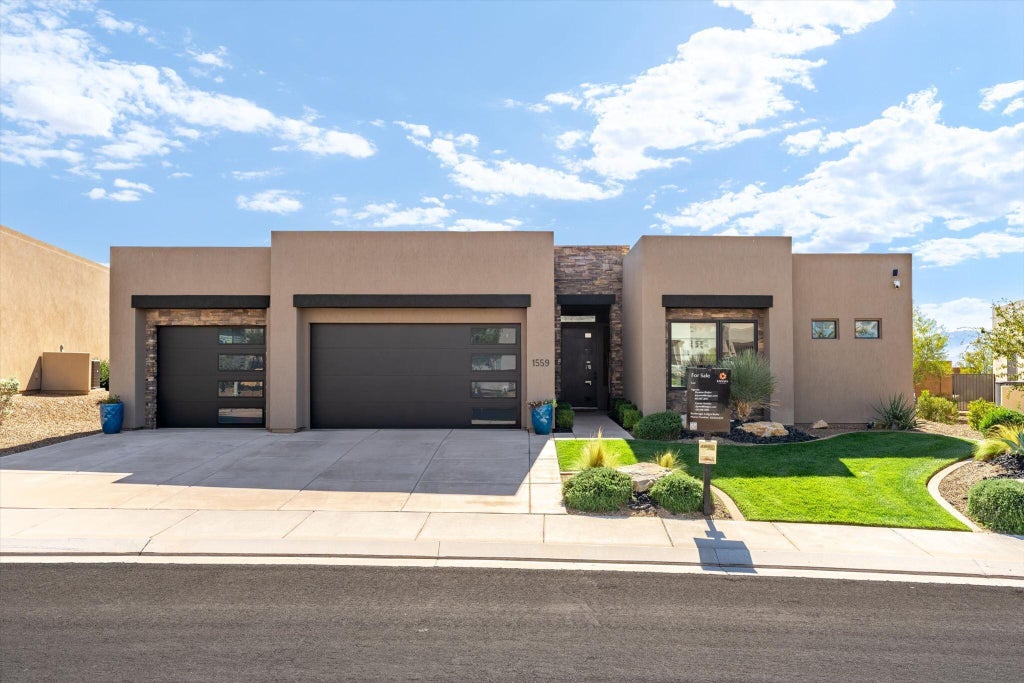 Photo of 1559 W Firepit Knoll DR, Saint George, UT 84770 (MLS # 26-277326)