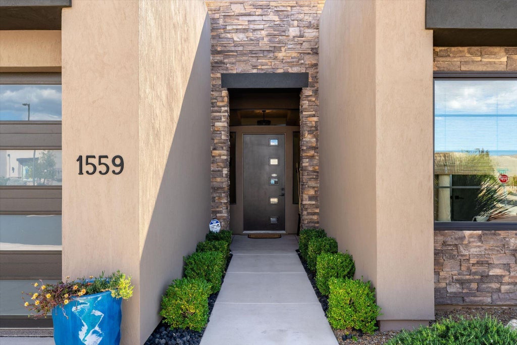 Photo of 1559 W Firepit Knoll DR, Saint George, UT 84770 (MLS # 26-277326)