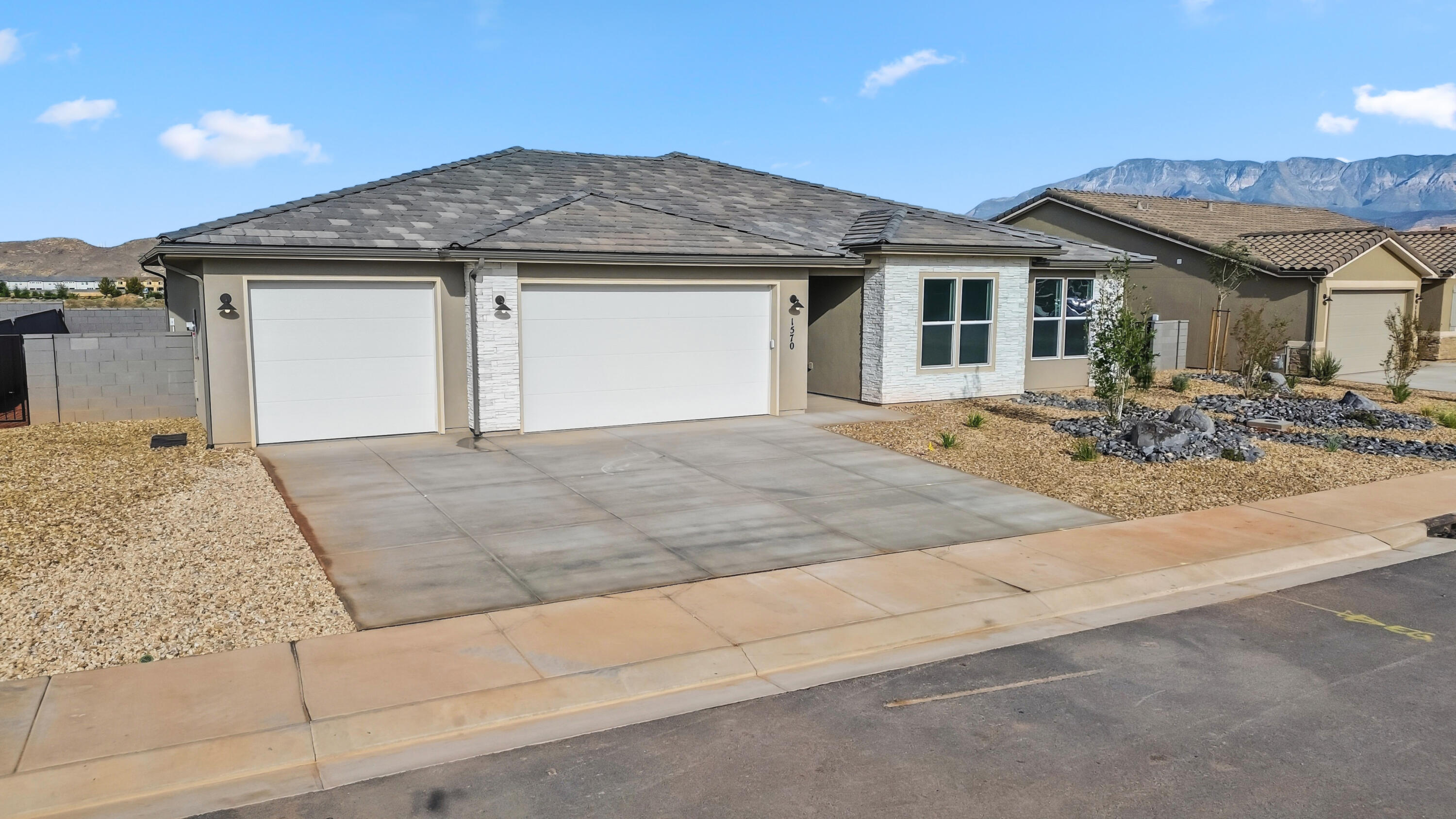 RED SLATE ESTATES - Residential