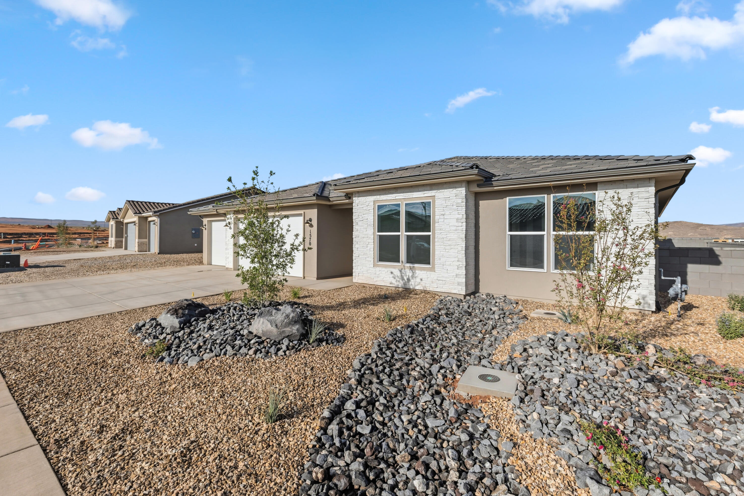 RED SLATE ESTATES - Residential