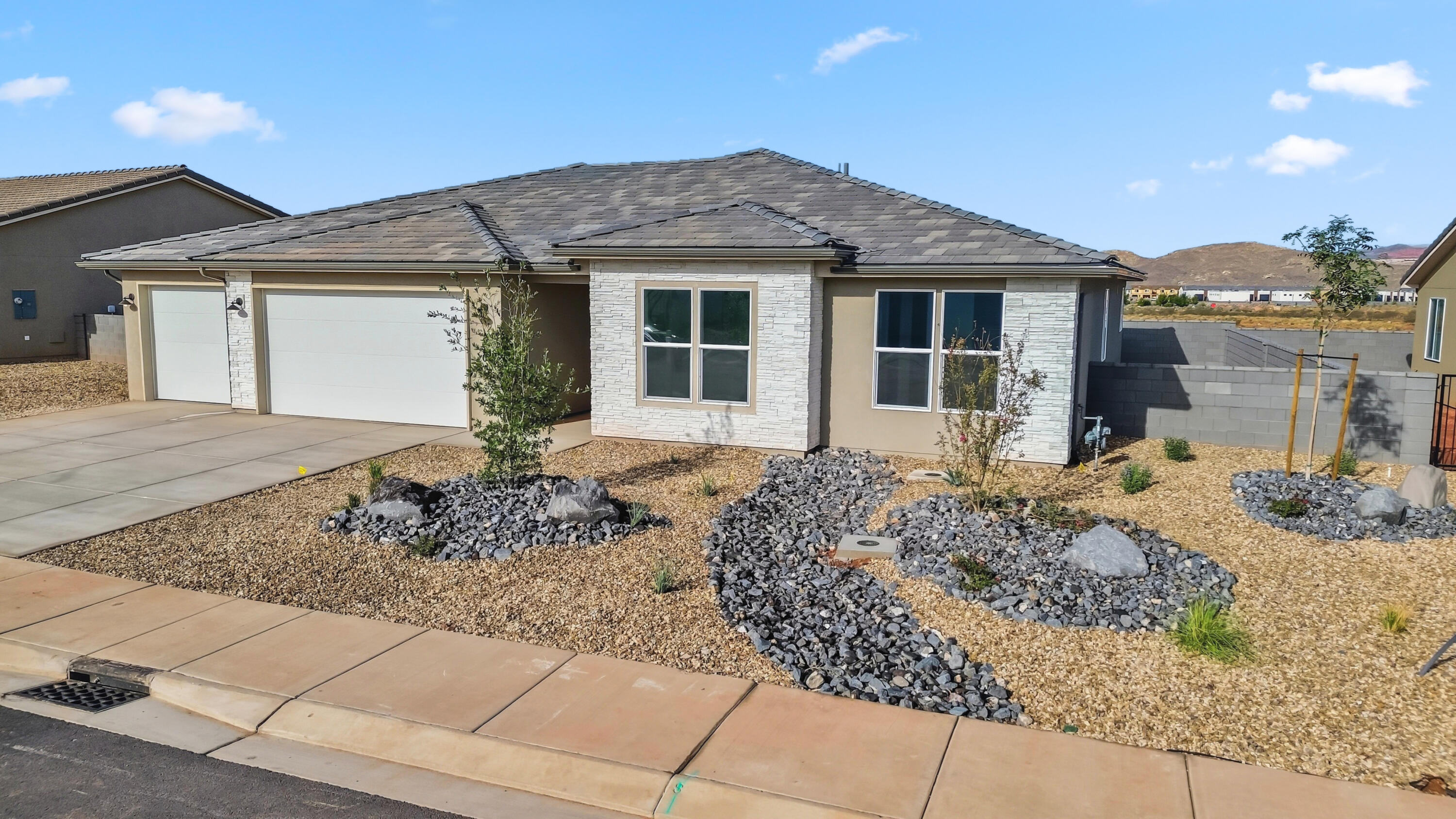 RED SLATE ESTATES - Residential