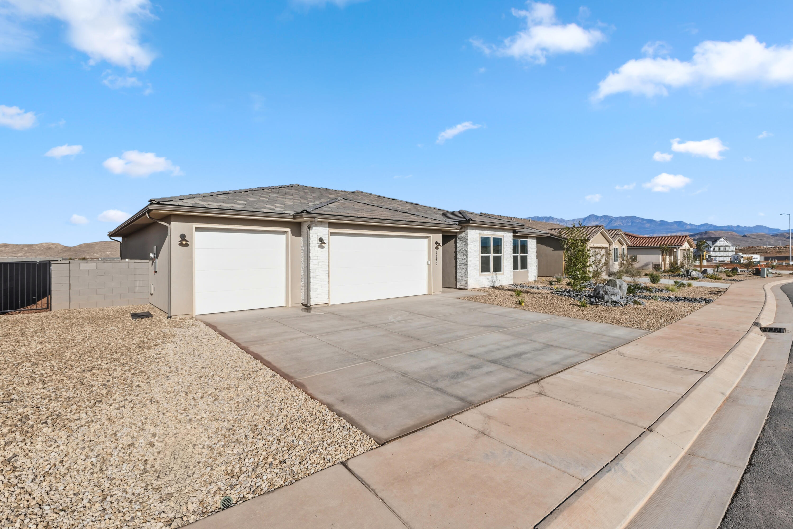 RED SLATE ESTATES - Residential