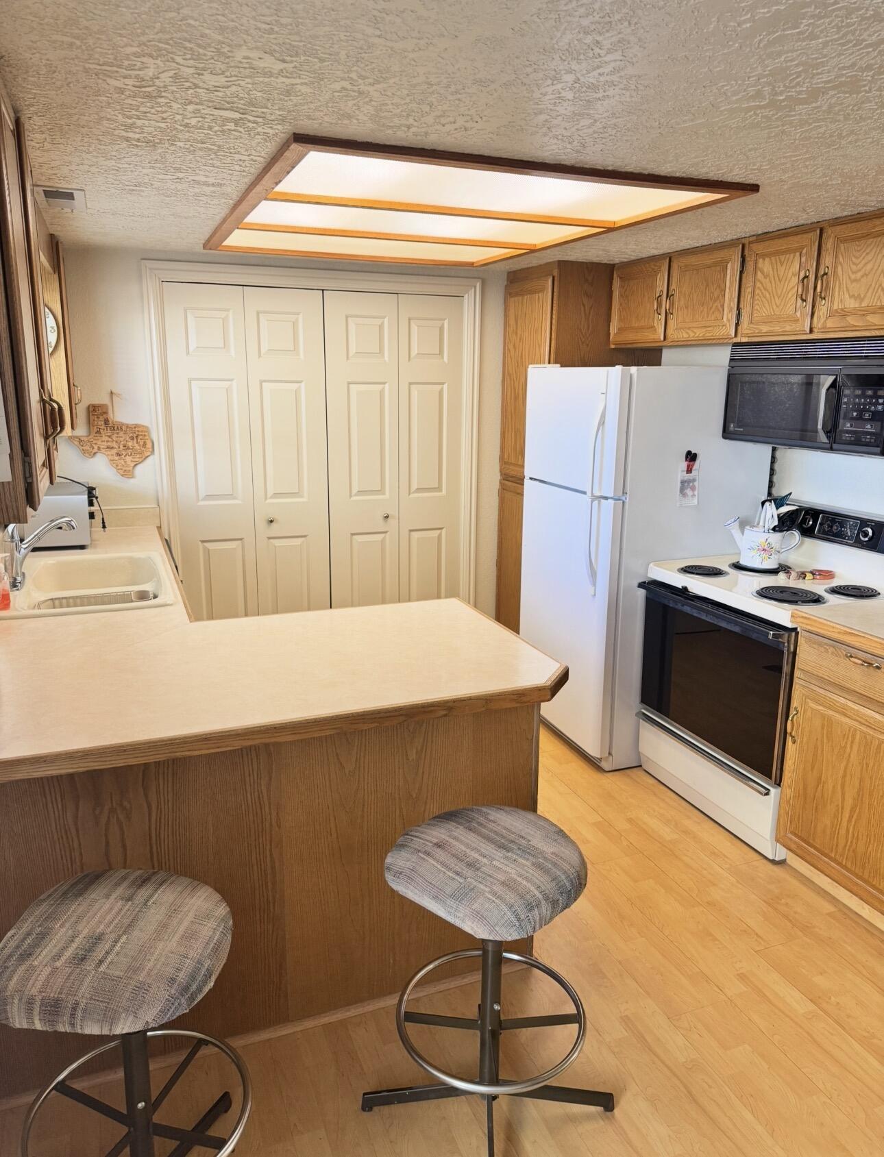 COLOR VIEW TOWNHOMES - Residential