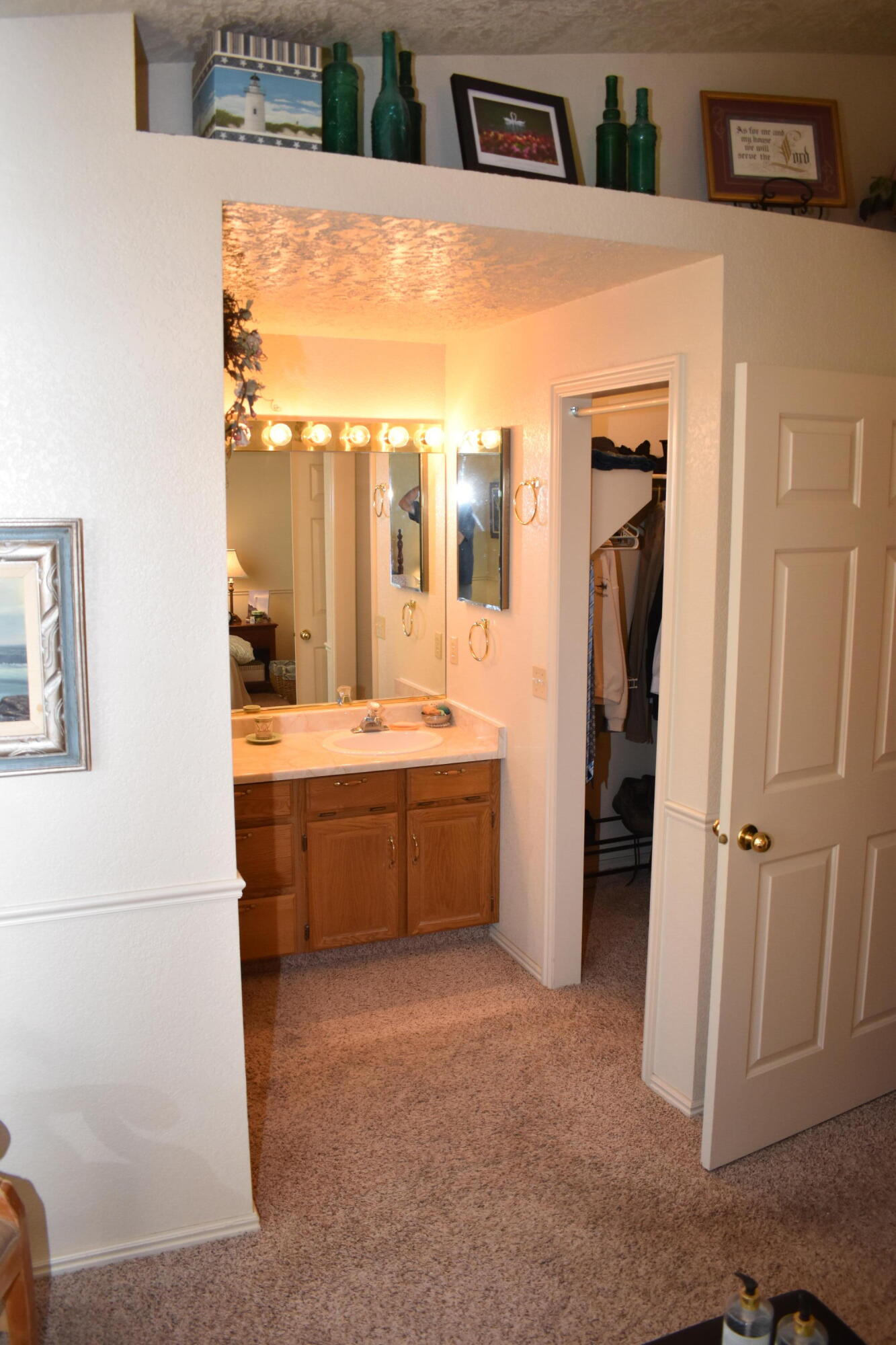 COLOR VIEW TOWNHOMES - Residential