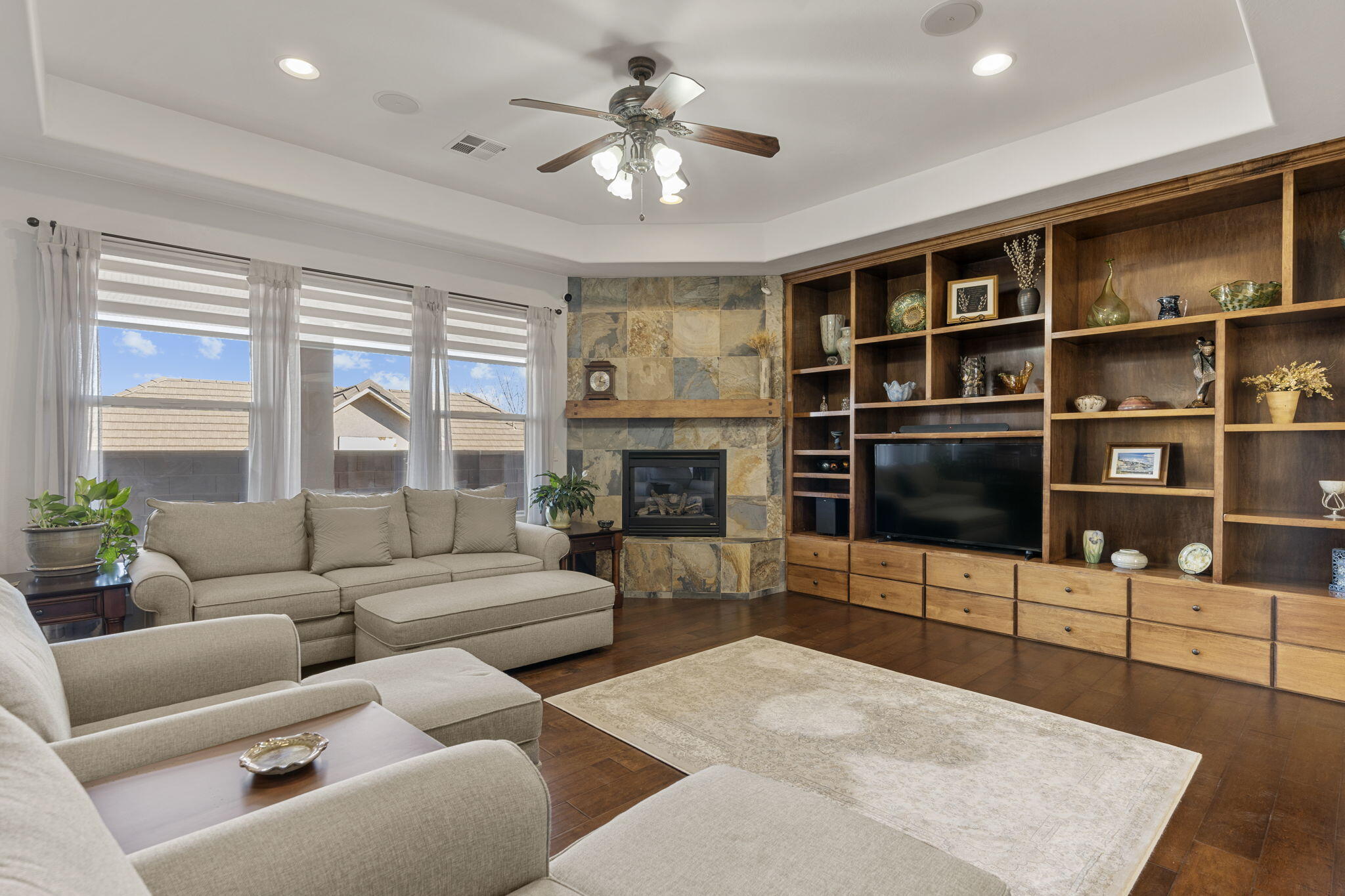 DESERT HILLS - Residential