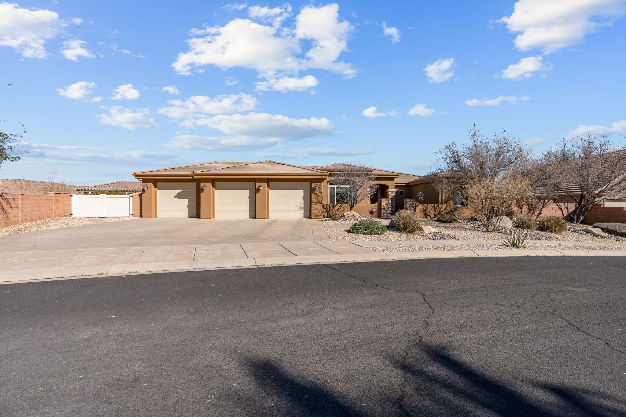 DESERT HILLS - Residential