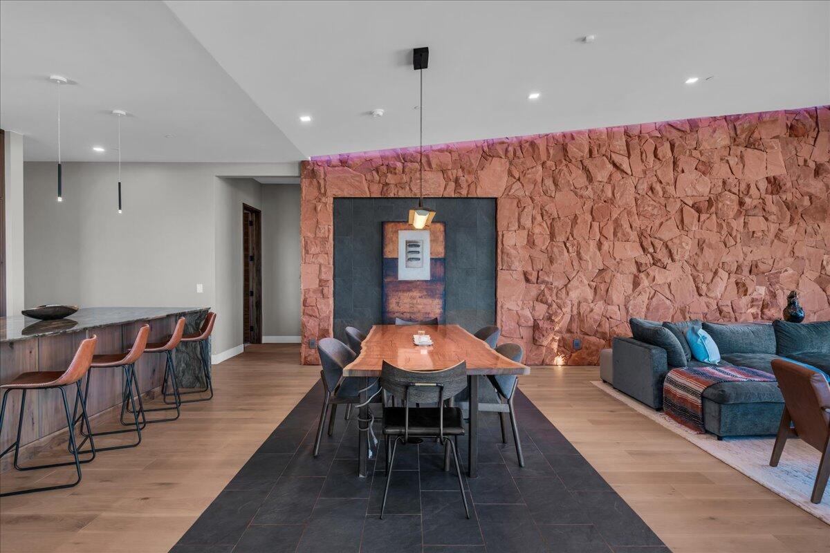 SENTIERRE PADRE CANYON - Residential