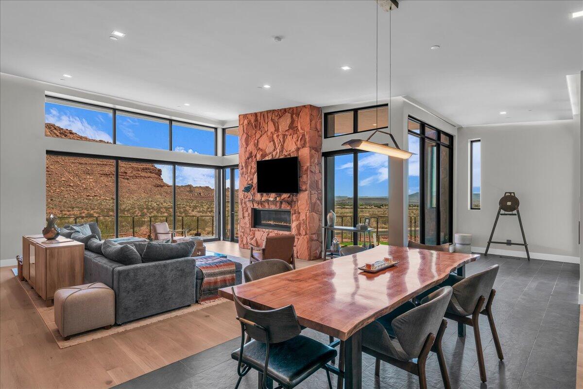 SENTIERRE PADRE CANYON - Residential