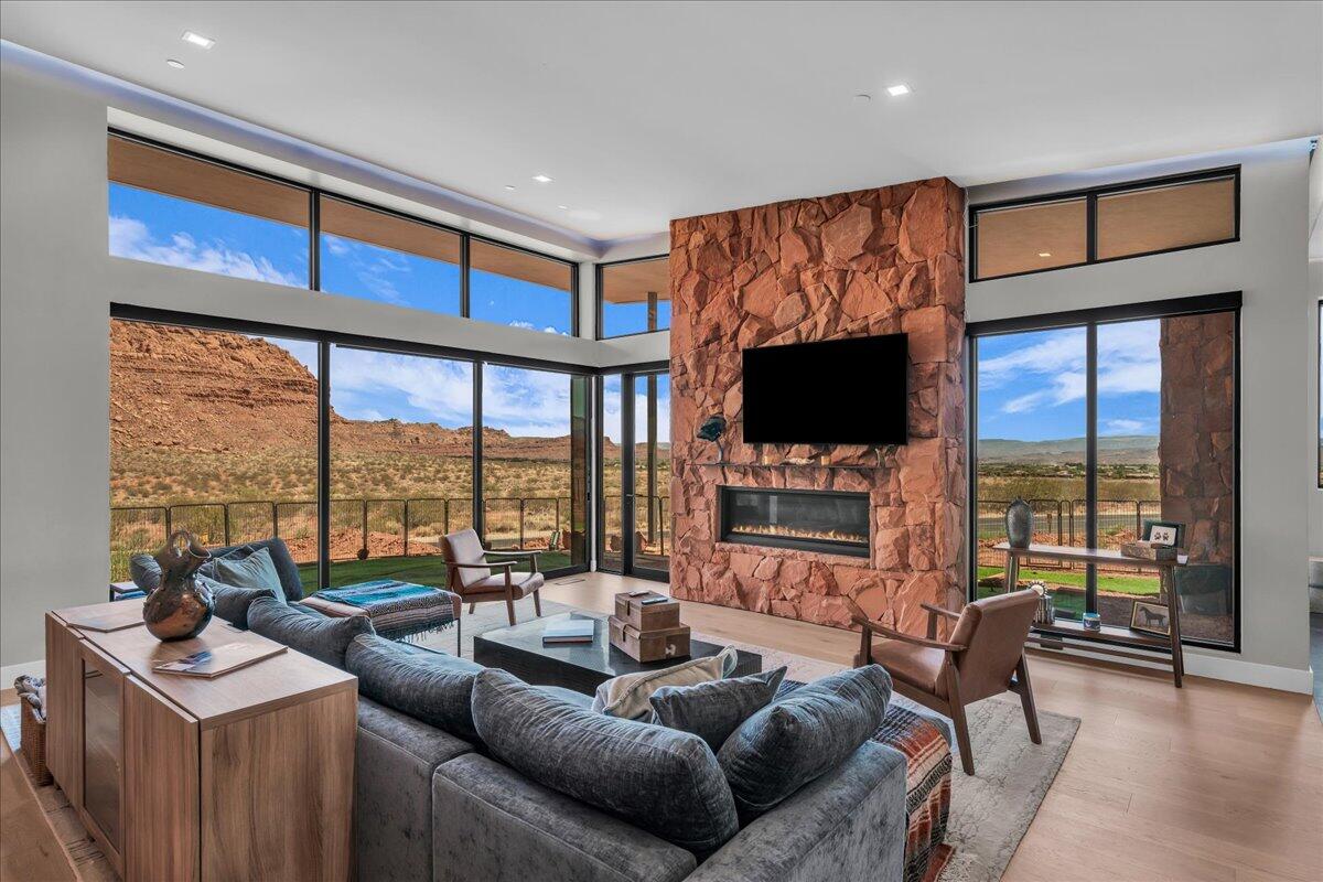 SENTIERRE PADRE CANYON - Residential