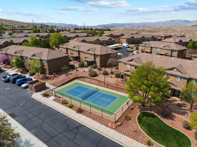 HIDDEN VALLEY TOWN HOMES - Residential