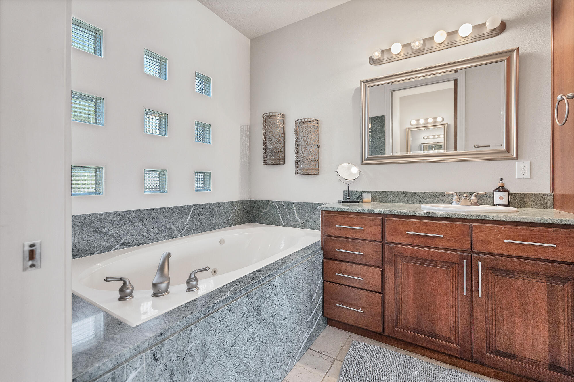 BLACKROCK CONDOS AT STONEBRIDGE - Residential