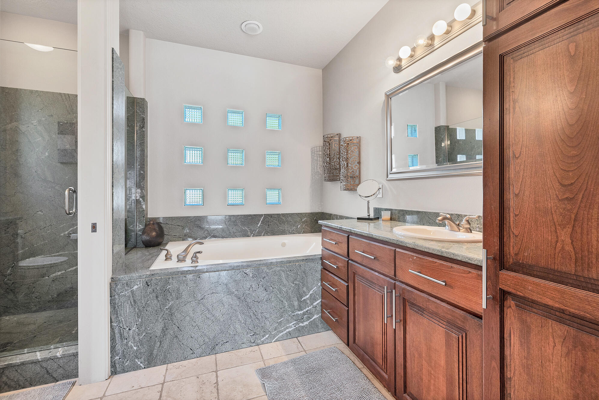 BLACKROCK CONDOS AT STONEBRIDGE - Residential