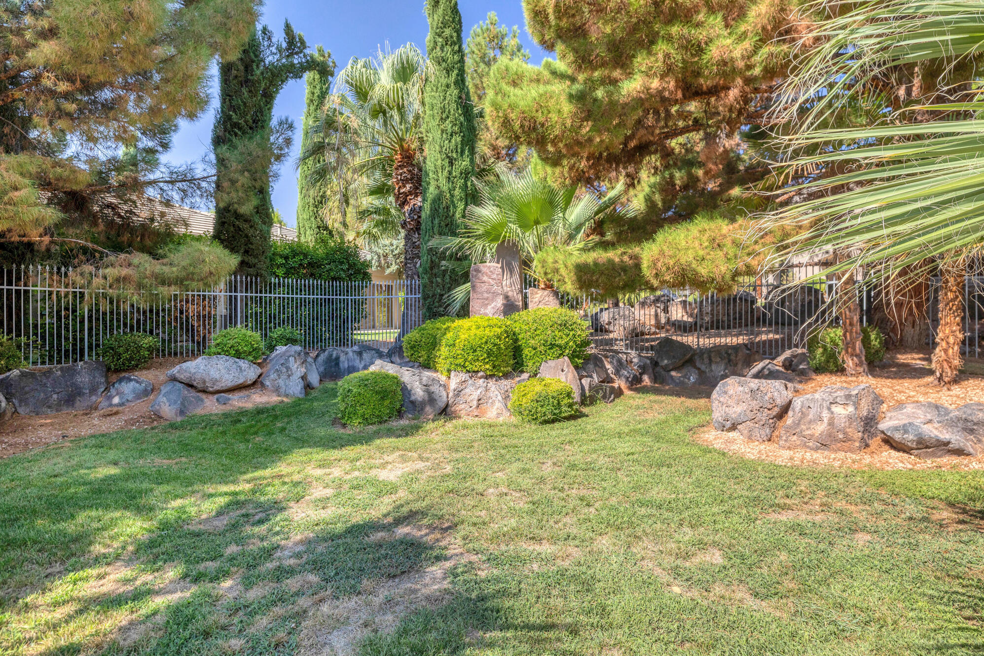 BLACKROCK CONDOS AT STONEBRIDGE - Residential