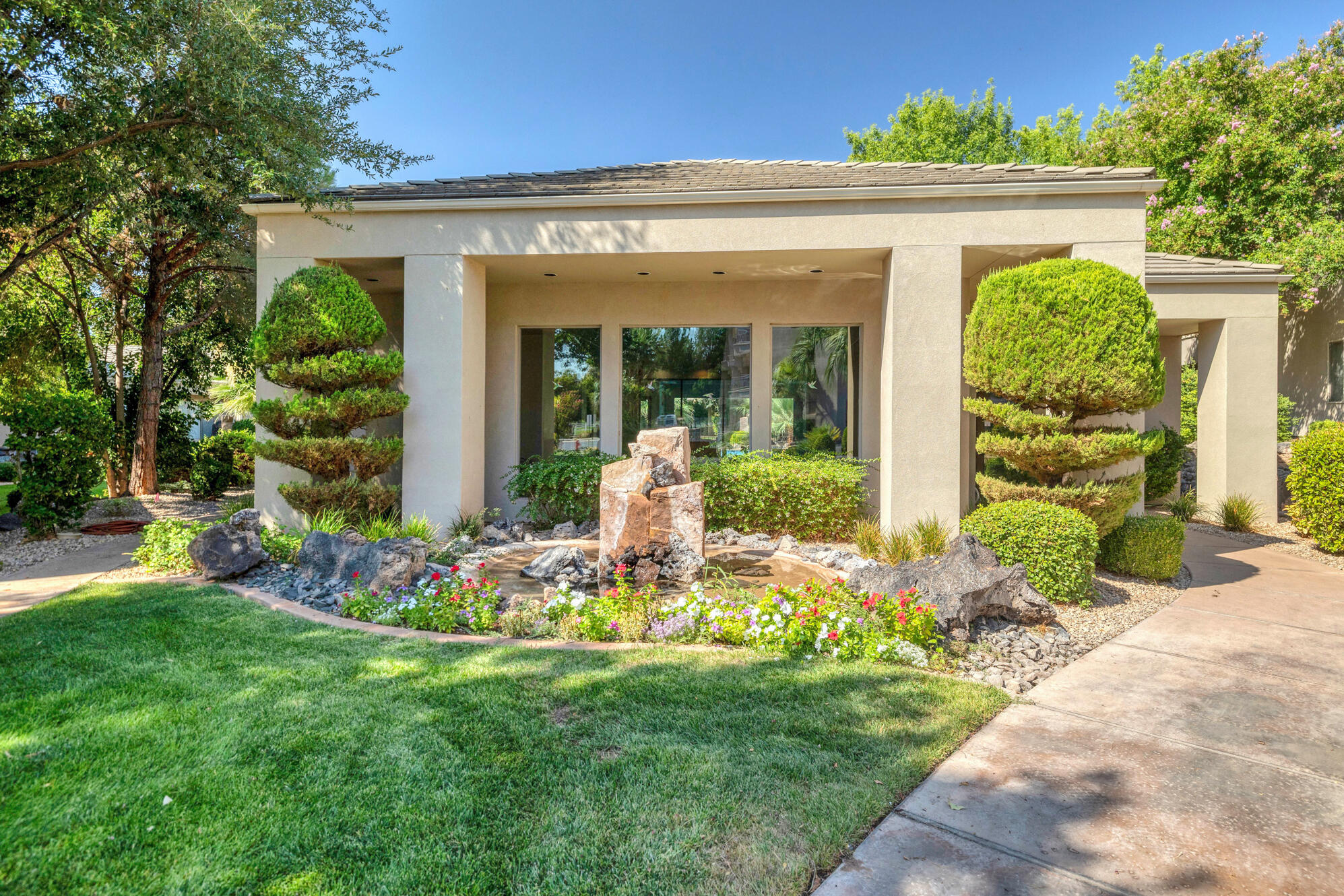 BLACKROCK CONDOS AT STONEBRIDGE - Residential