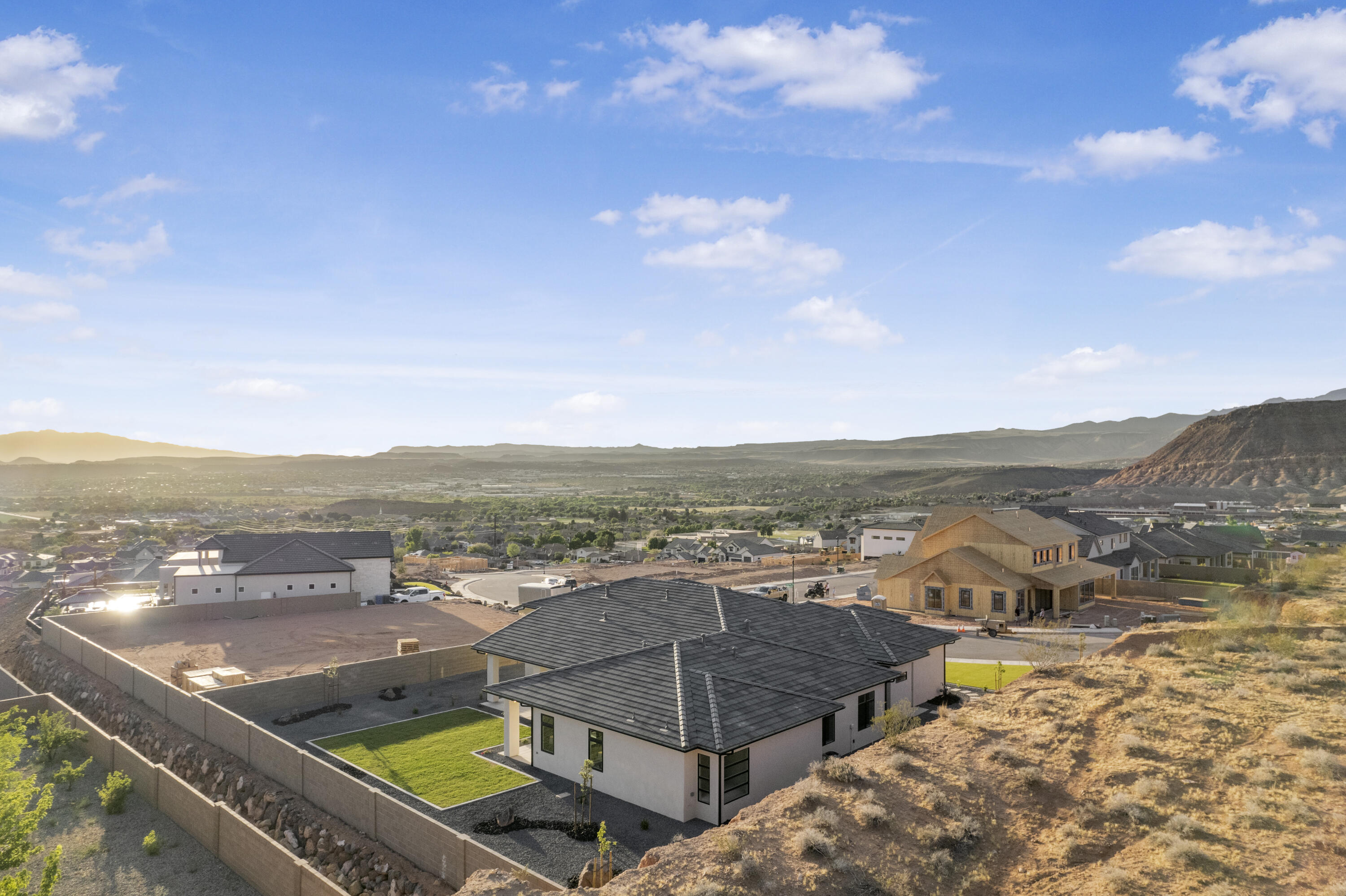 HEIGHTS AT WASHINGTON BENCH - Residential