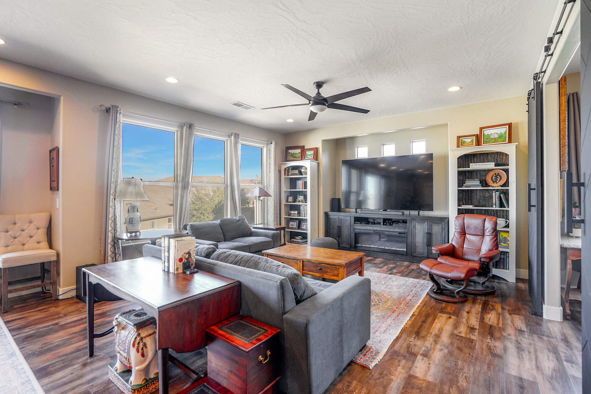 CORNERSTONE - Residential