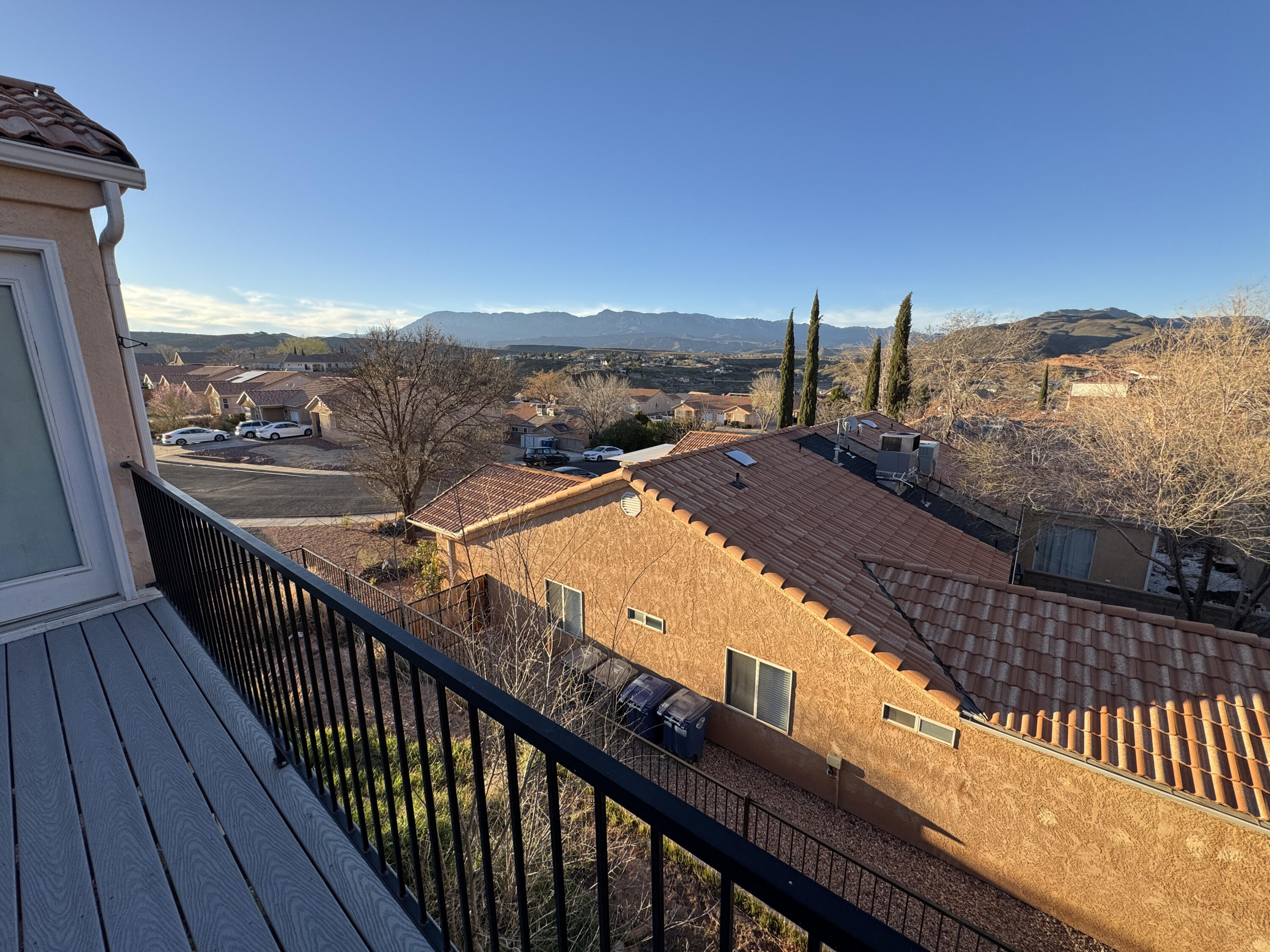 SPANISH GARDENS - Residential