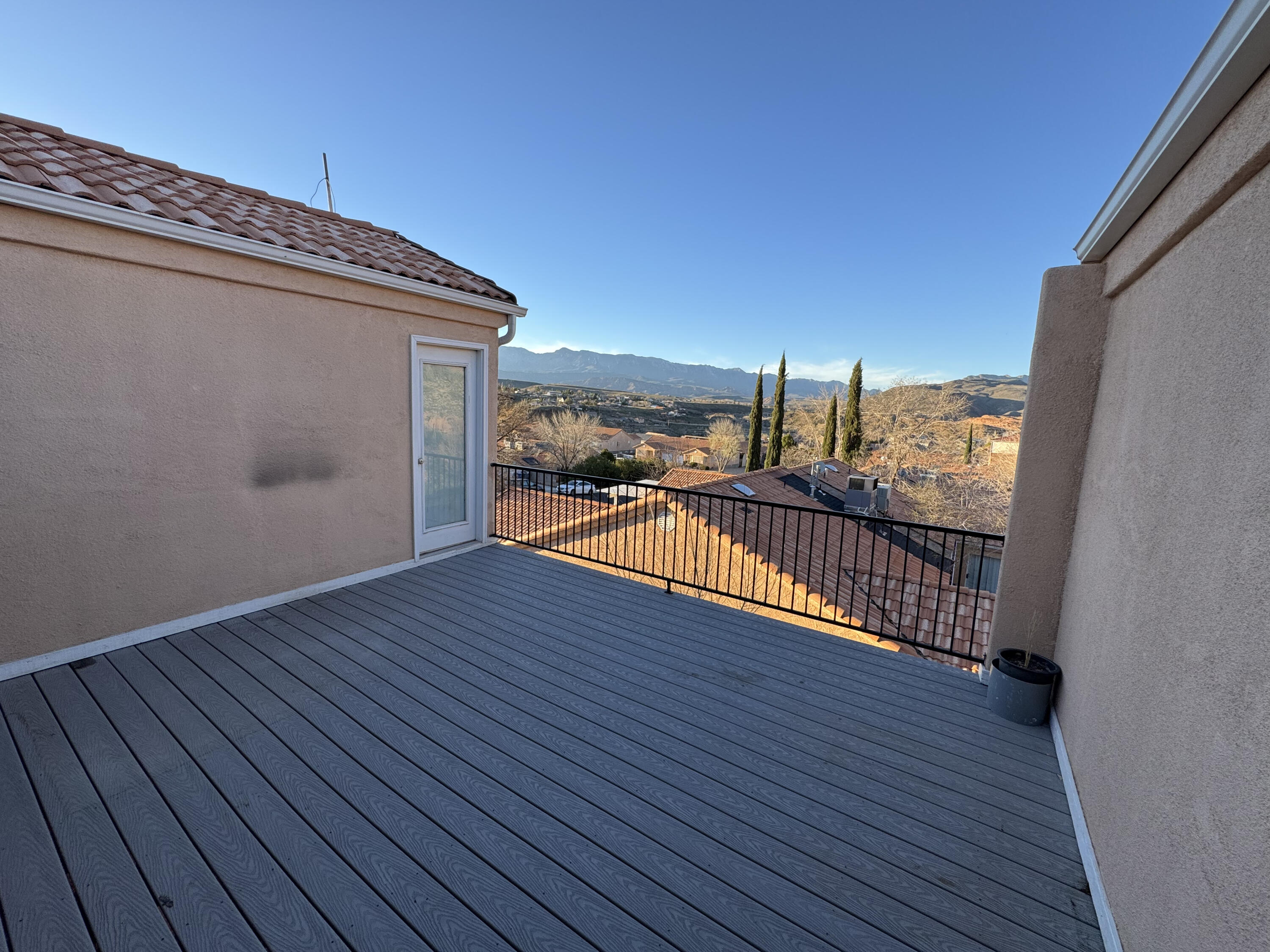 SPANISH GARDENS - Residential