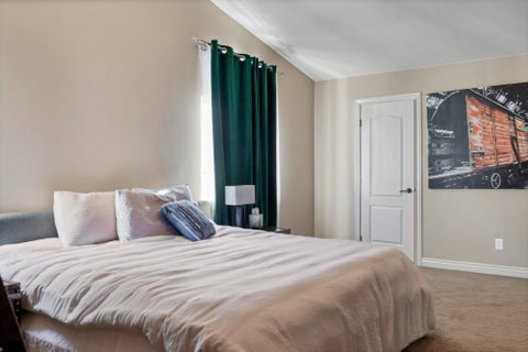 Tiny photo for 2497 River CIR, Santa Clara, UT 84765 (MLS # 26-276849)