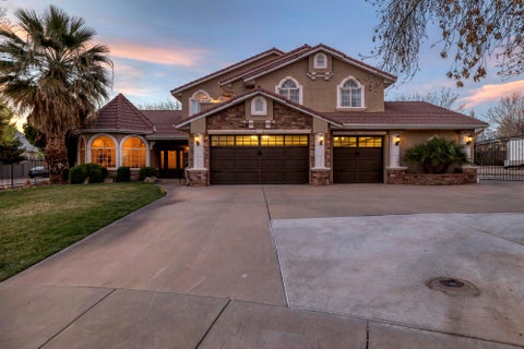 Tiny photo for 2497 River CIR, Santa Clara, UT 84765 (MLS # 26-276849)