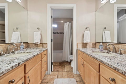 Tiny photo for 2497 River CIR, Santa Clara, UT 84765 (MLS # 26-276849)