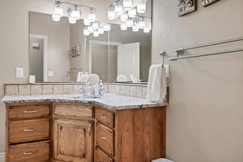 Tiny photo for 2497 River CIR, Santa Clara, UT 84765 (MLS # 26-276849)