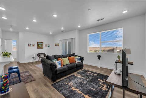 Tiny photo for 5801 S Garnet DR 2-301 #2-301, Saint George, UT 84790 (MLS # 26-274133)