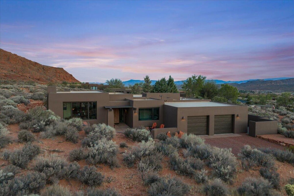 Photo of 423 W TAMAN CT, Ivins, UT 84738 (MLS # 26-273852)