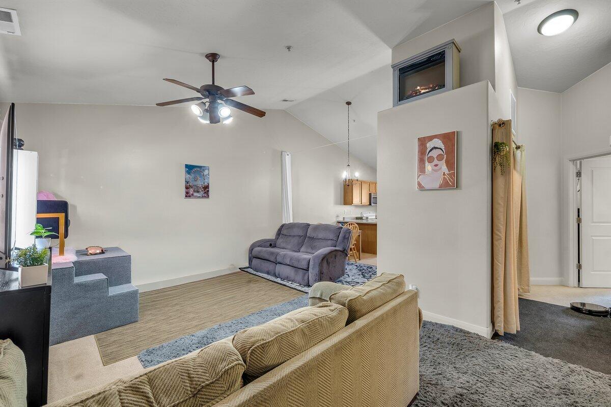 LA VENITA CONDOS - Residential