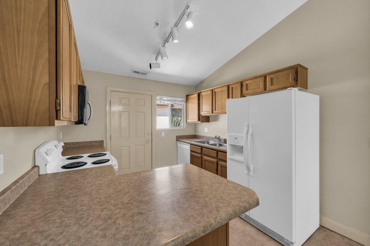 LA VENITA CONDOS - Residential