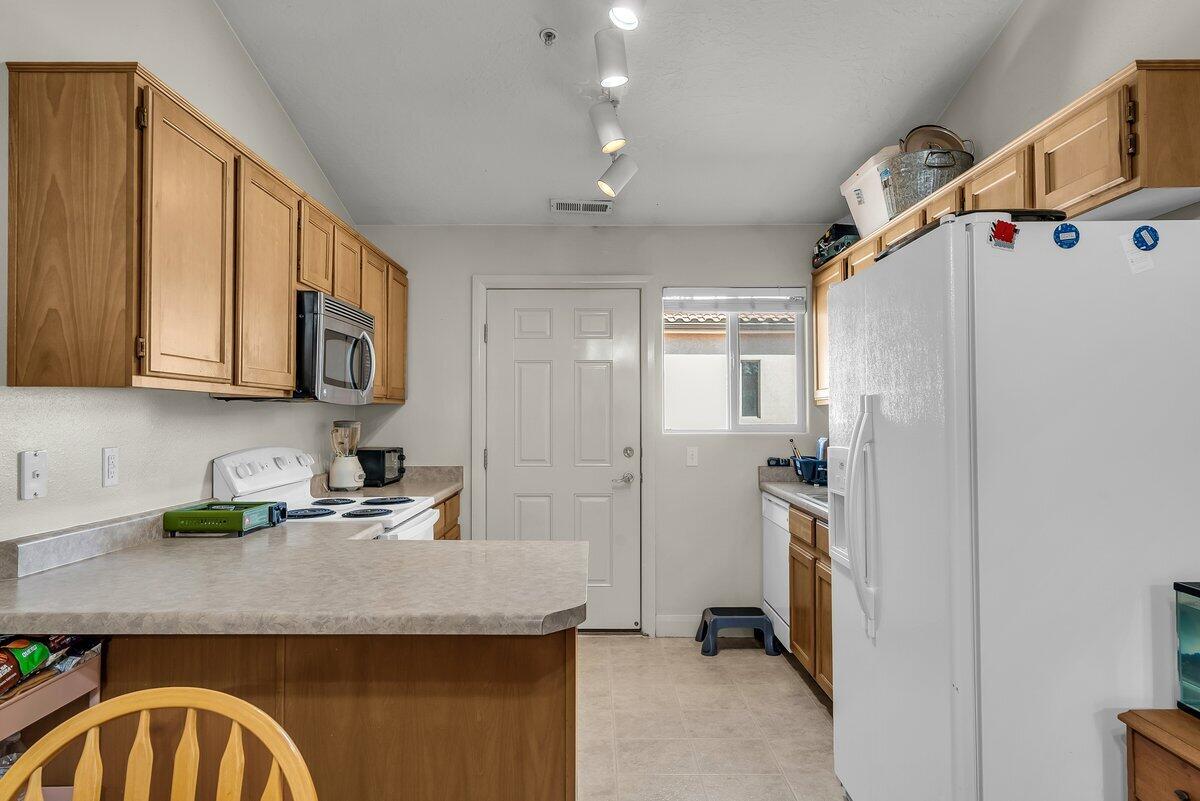 LA VENITA CONDOS - Residential