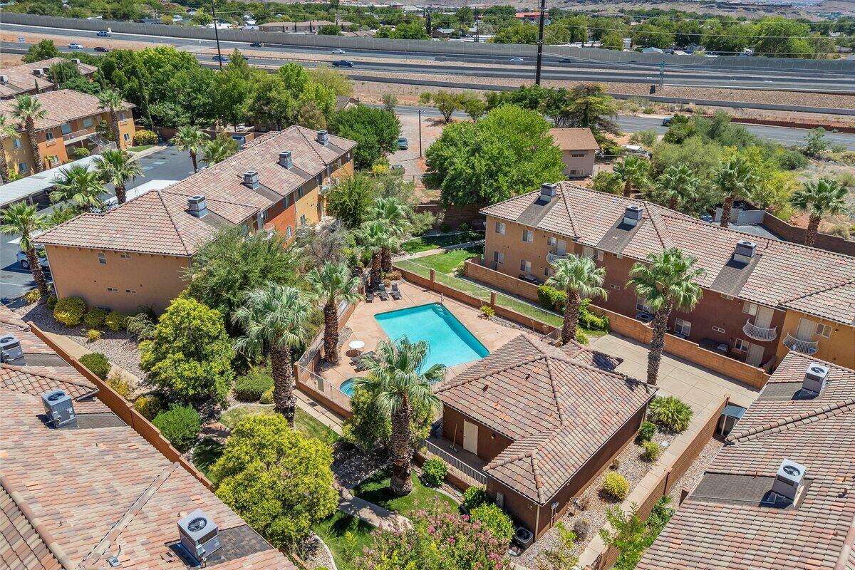 LA VENITA CONDOS - Residential