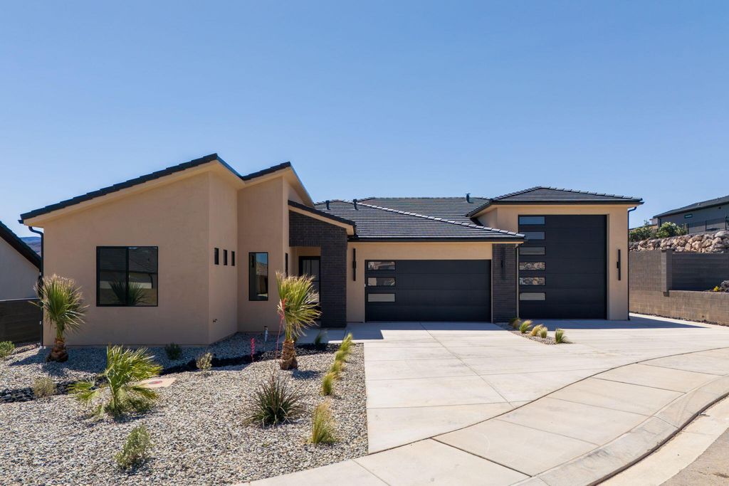 Photo of 1591 W 800 S, Hurricane, UT 84737 (MLS # 26-271544)
