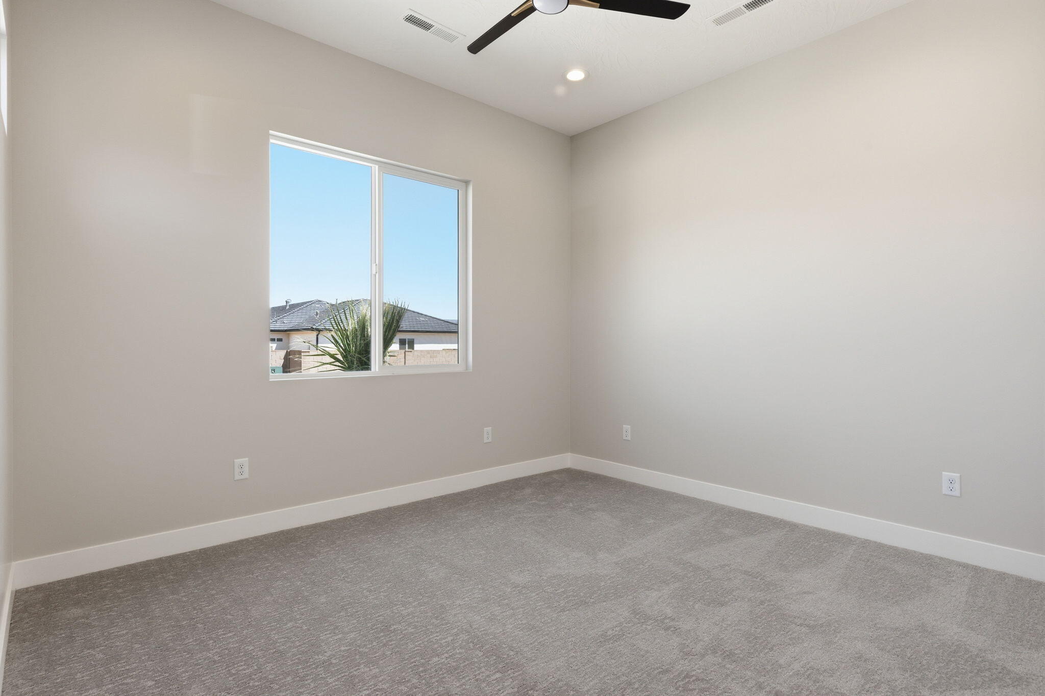 SCENIC POINTE - Residential