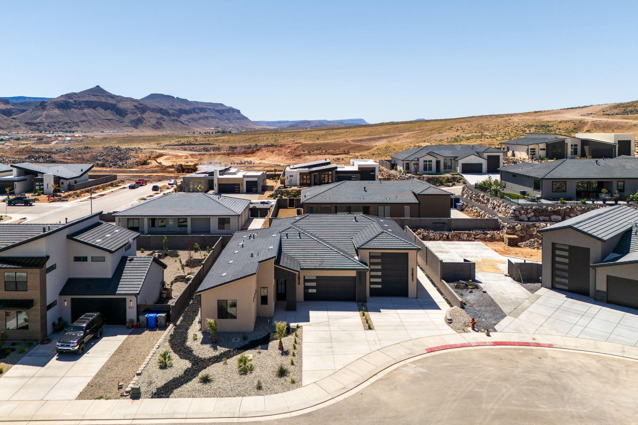 SCENIC POINTE - Residential