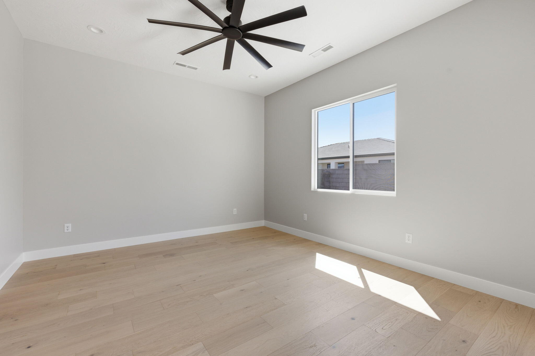 SCENIC POINTE - Residential