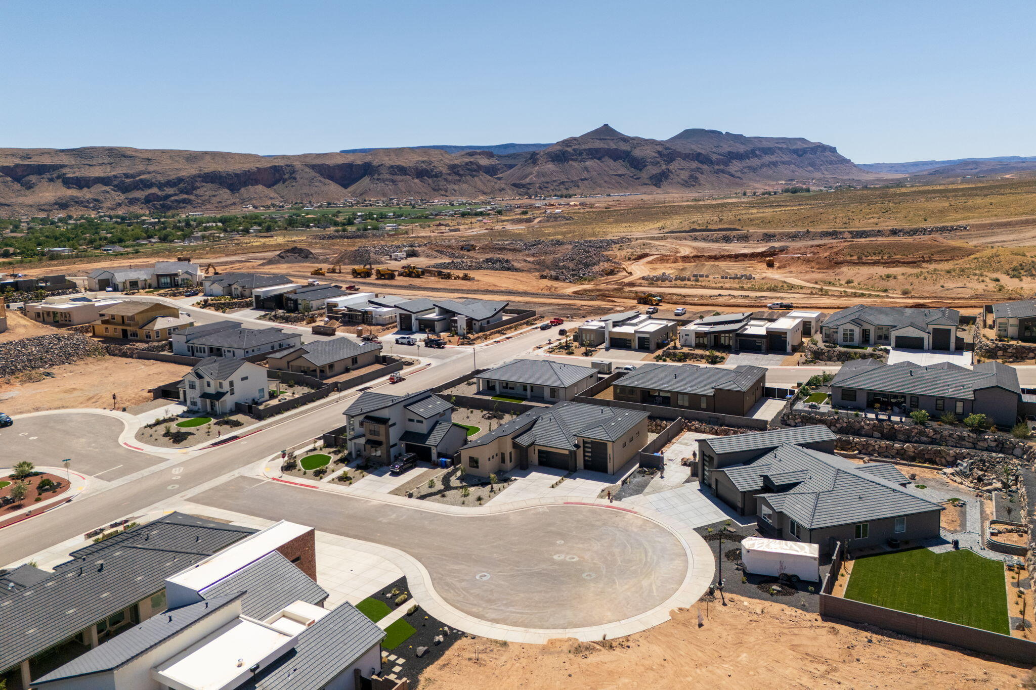 SCENIC POINTE - Residential