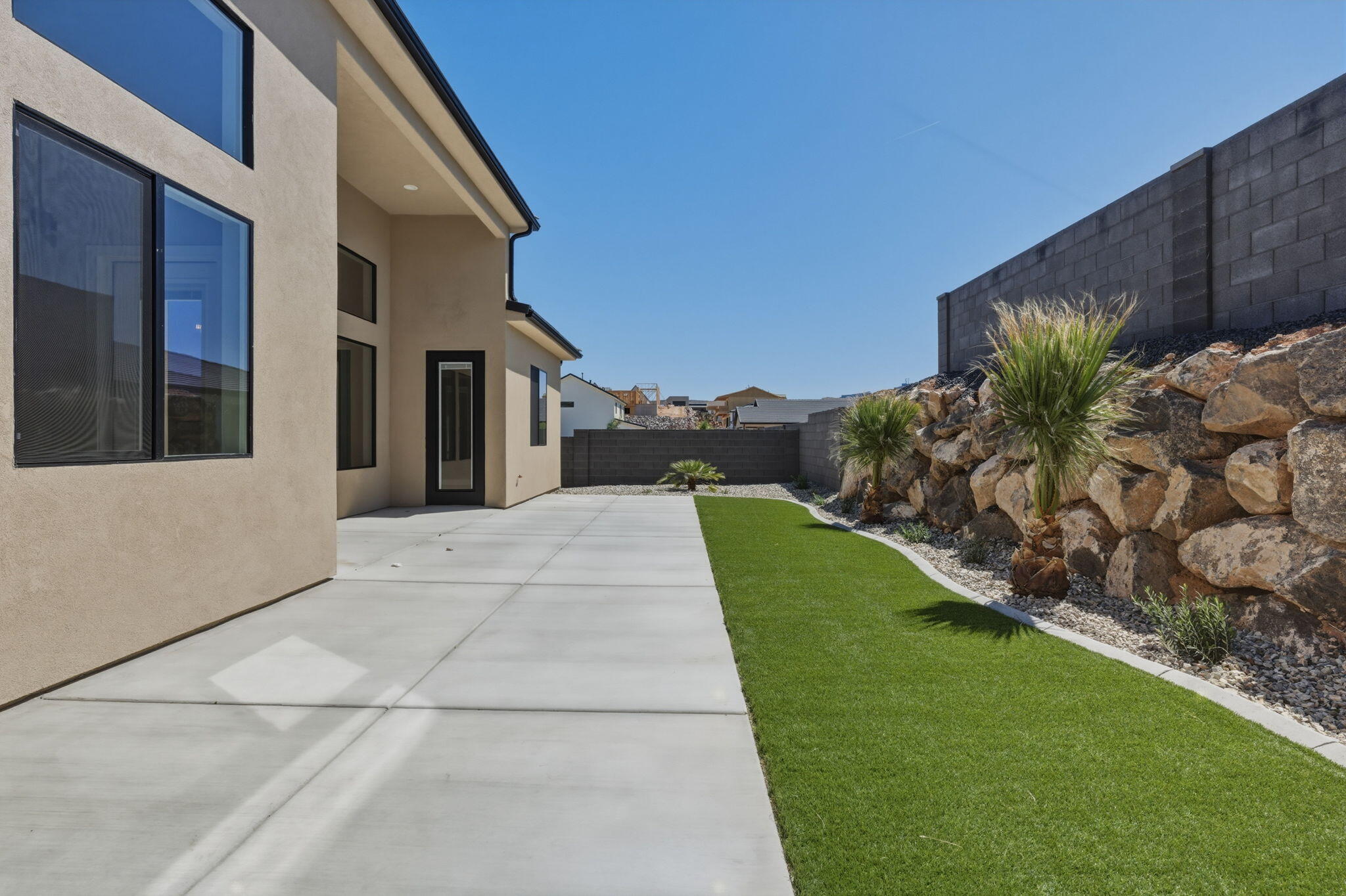 SCENIC POINTE - Residential