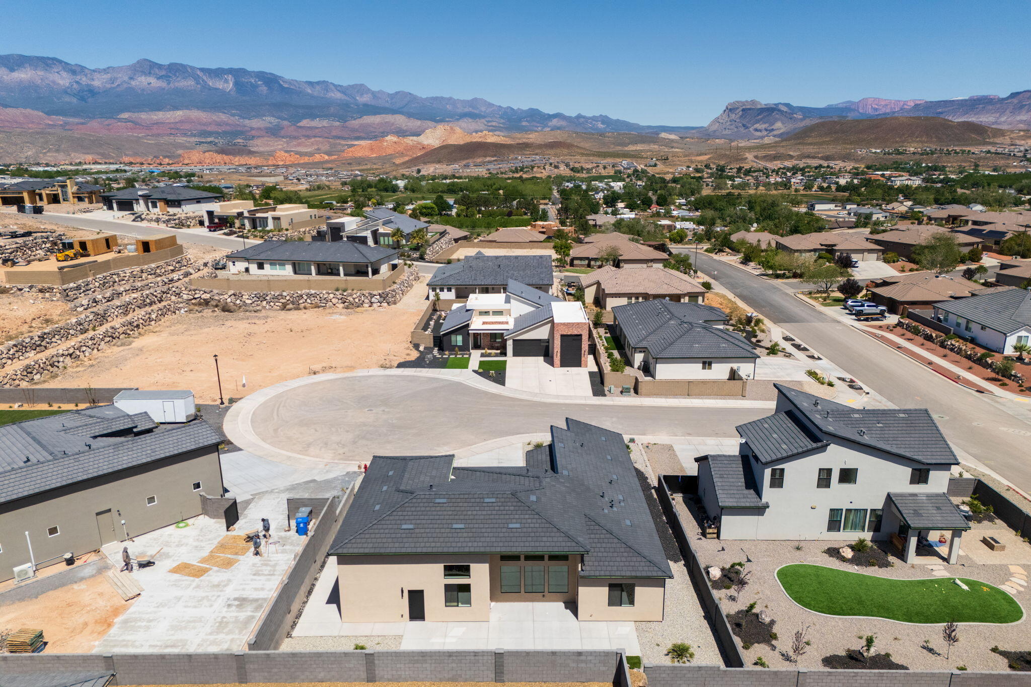 SCENIC POINTE - Residential